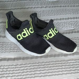 Kids size 2 Adidas Cloudfoam Adapt Sneaker